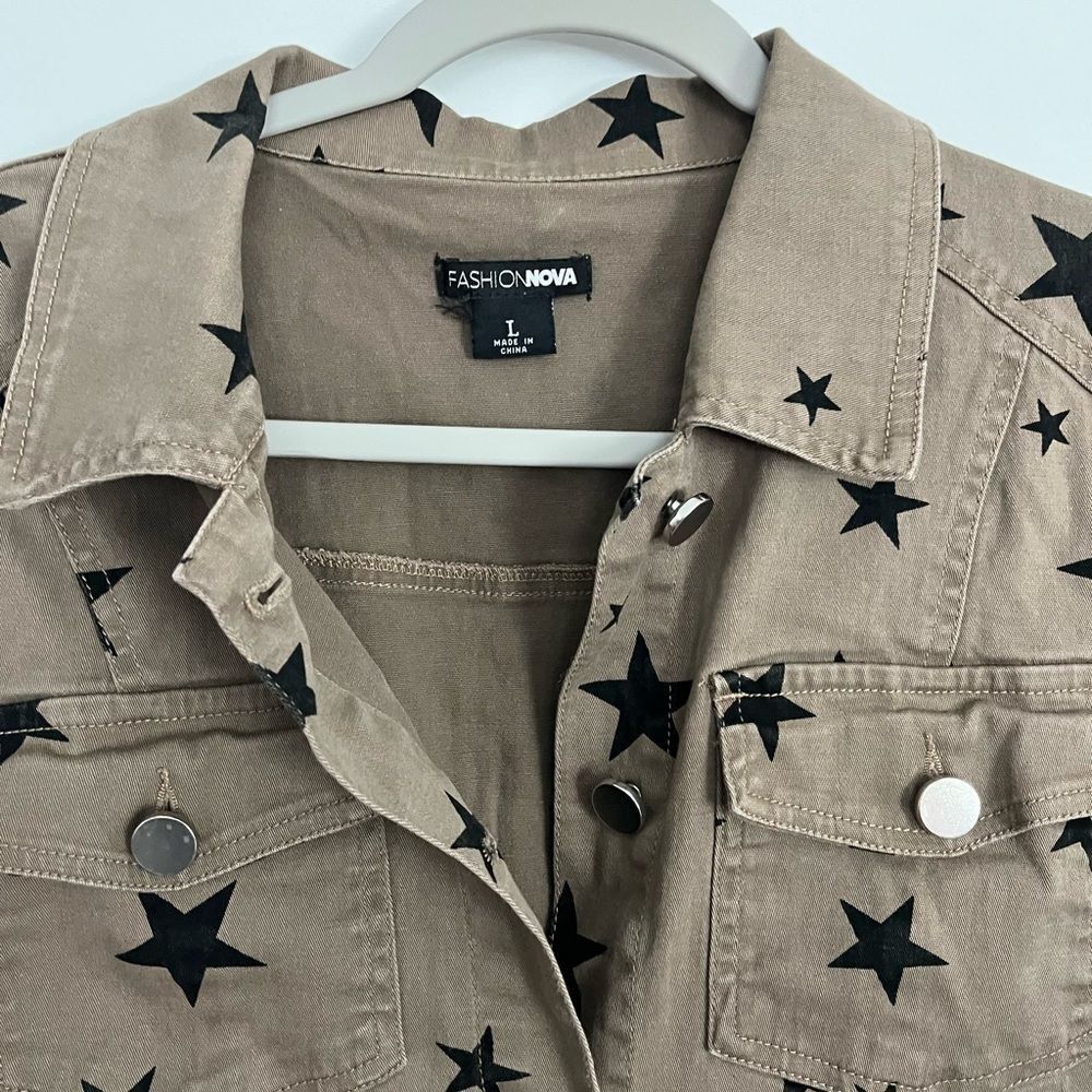 Fashion Nova Star Print Jacket Womens Brown Cropped Denim Trucker Y2K | Size L - Picture 5 of 6